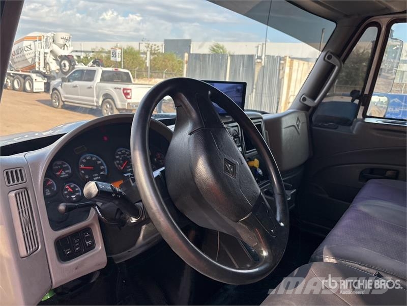 International 4300 SBA Kastenaufbau