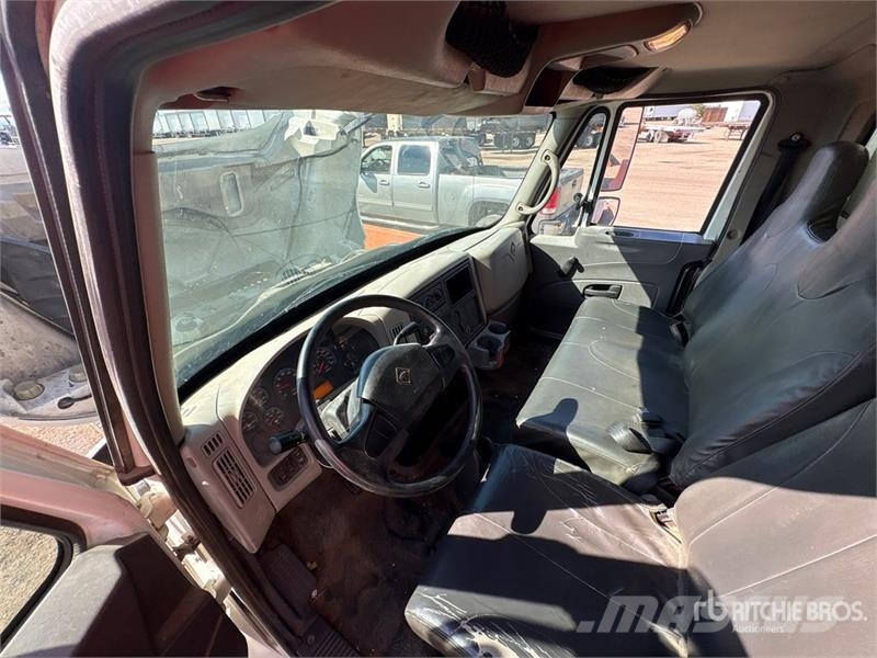 International 4300 SBA Sunkvežimiai su dengtu kėbulu