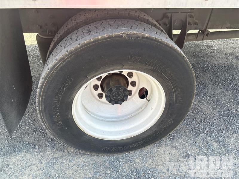 International 4300 SBA Camiones con caja de remolque