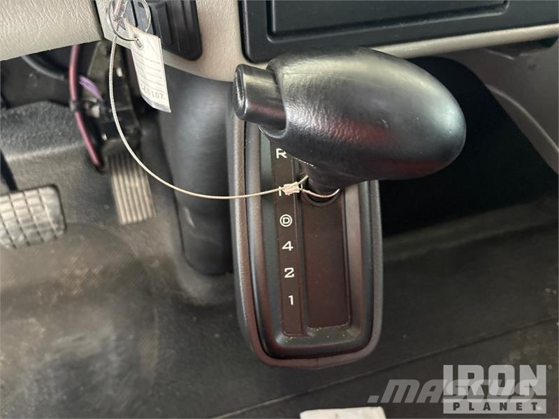 International 4300 SBA شاحنات ذات هيكل صندوقي