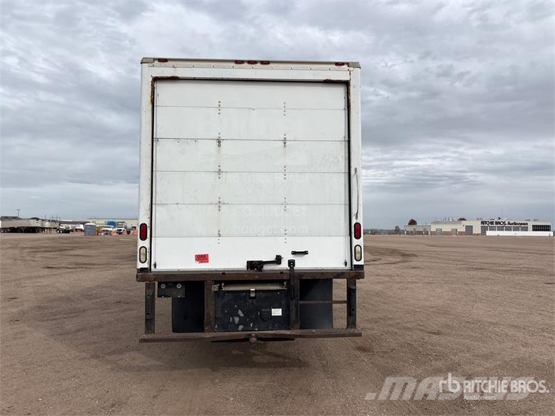 International 4300 SBA Camiones con caja de remolque