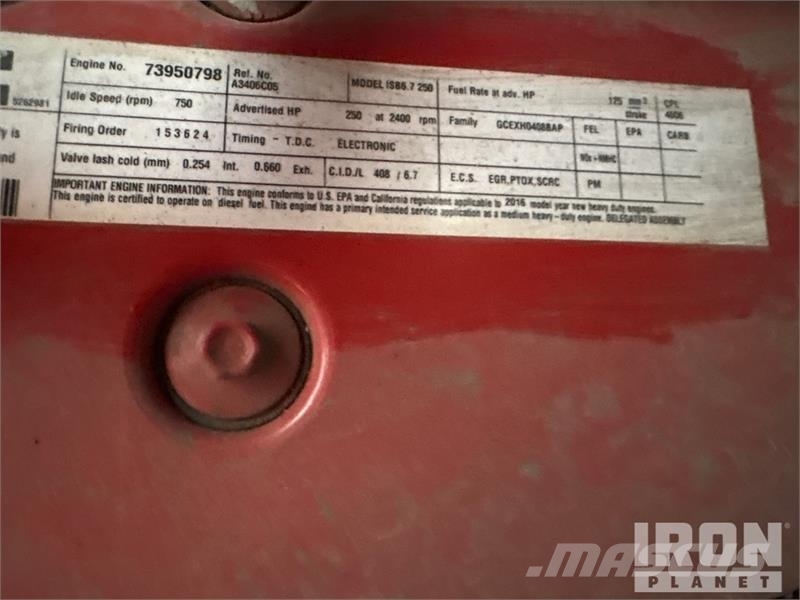 International 4300 SBA شاحنات ذات هيكل صندوقي