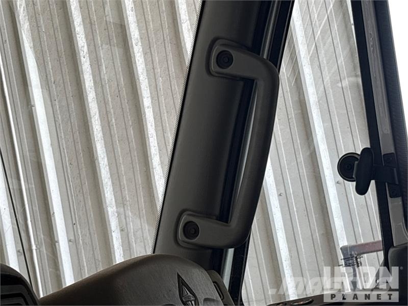 International 4300 SBA شاحنات ذات هيكل صندوقي