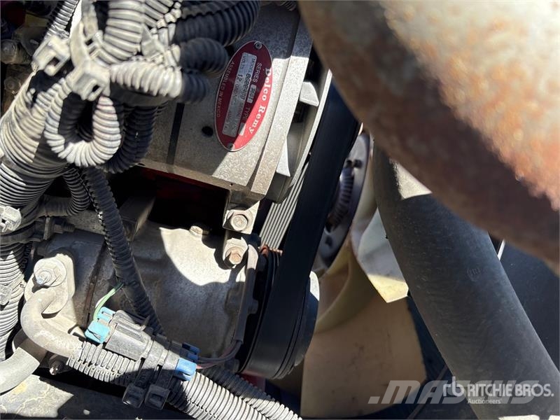 International 4300 SBA ボックスボディー、ウイング、箱車