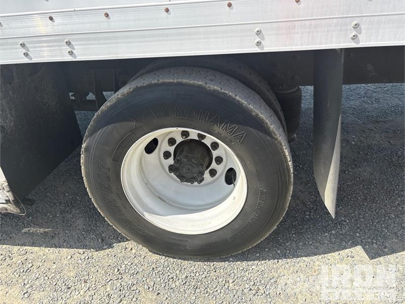 International 4300 SBA Camiones con caja de remolque
