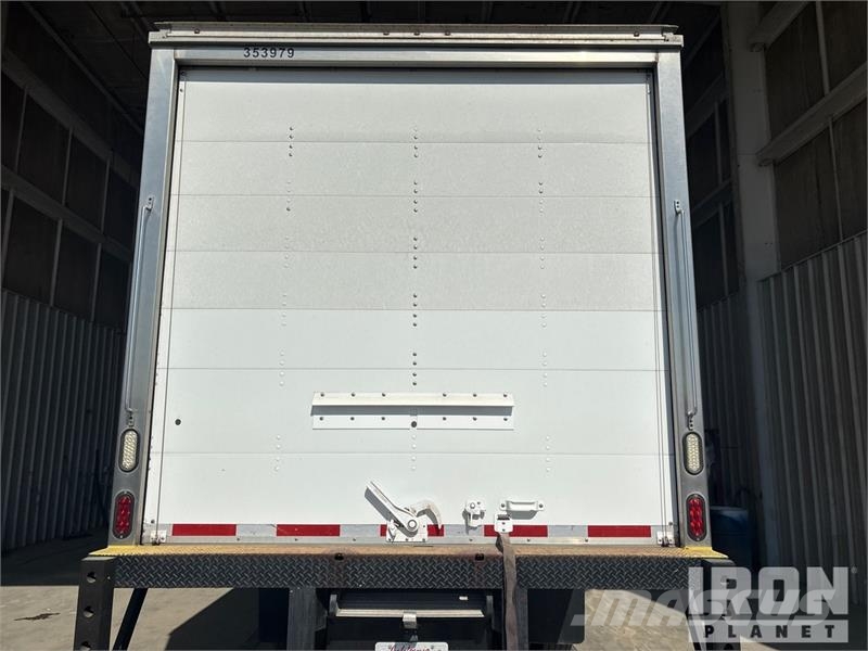 International 4300 SBA شاحنات ذات هيكل صندوقي