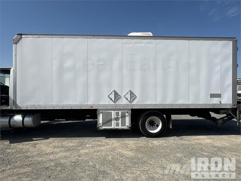 International 4300 SBA Camiones con caja de remolque
