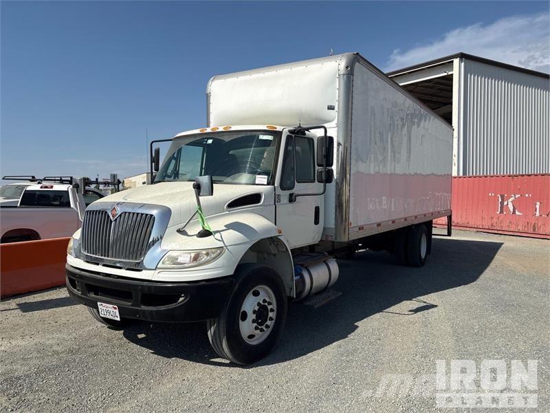International 4300 SBA شاحنات ذات هيكل صندوقي