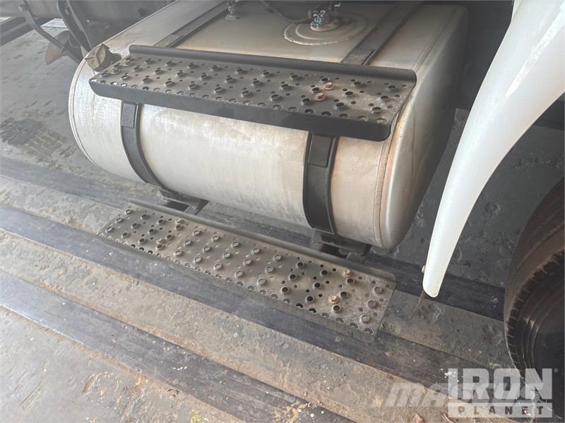 International 4300 SBA Šleperi za vozila