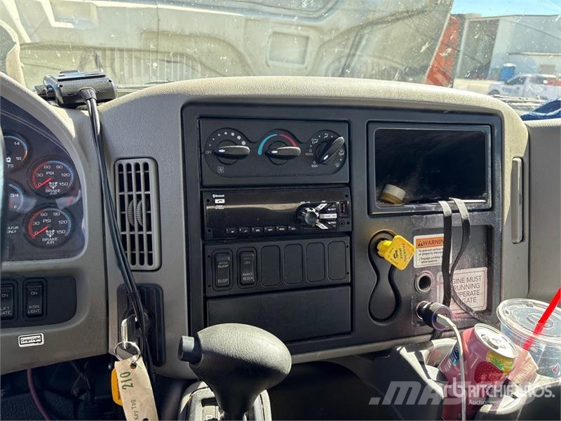International 4300 SBA ボックスボディー、ウイング、箱車