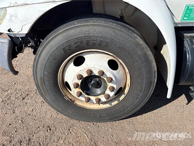 International 4300 SBA Sunkvežimiai su dengtu kėbulu