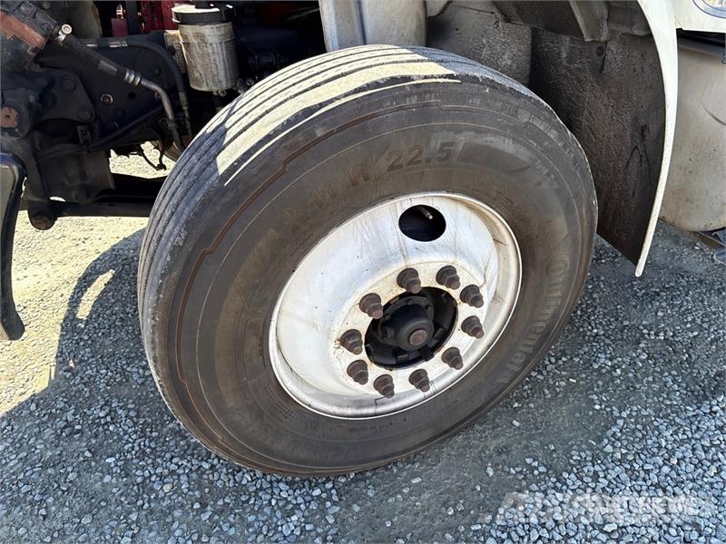 International 4300 SBA ボックスボディー、ウイング、箱車