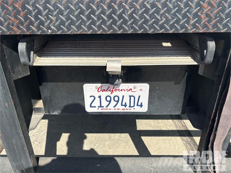 International 4300 SBA شاحنات ذات هيكل صندوقي