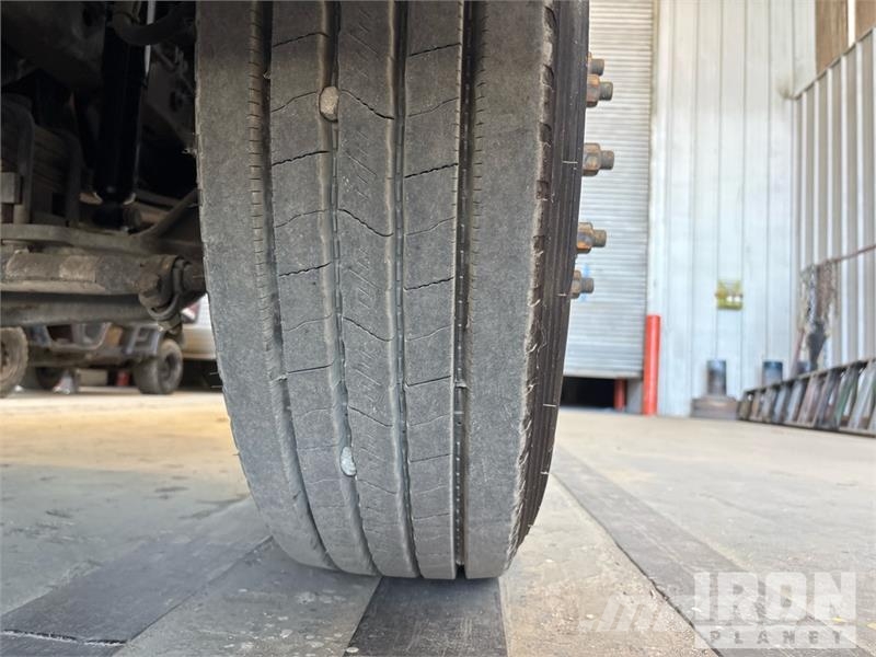 International 4300 SBA Šleperi za vozila