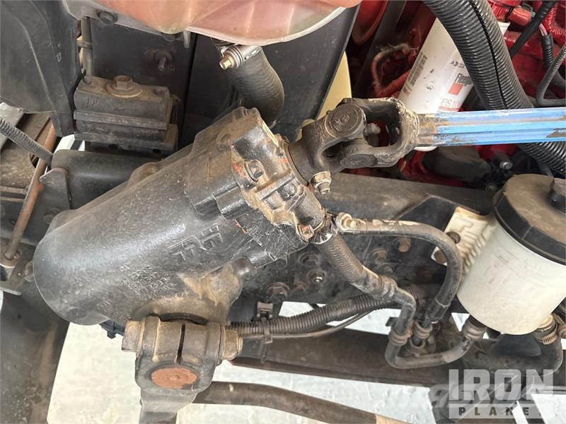 International 4300 SBA شاحنات ذات هيكل صندوقي
