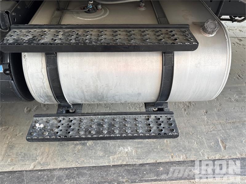 International 4300 SBA شاحنات ذات هيكل صندوقي