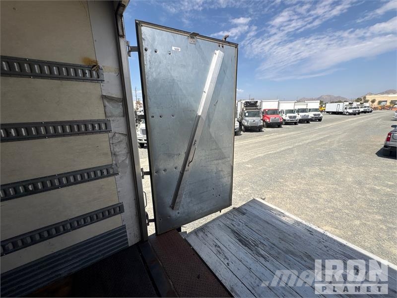 International 4300 SBA Camiones con caja de remolque