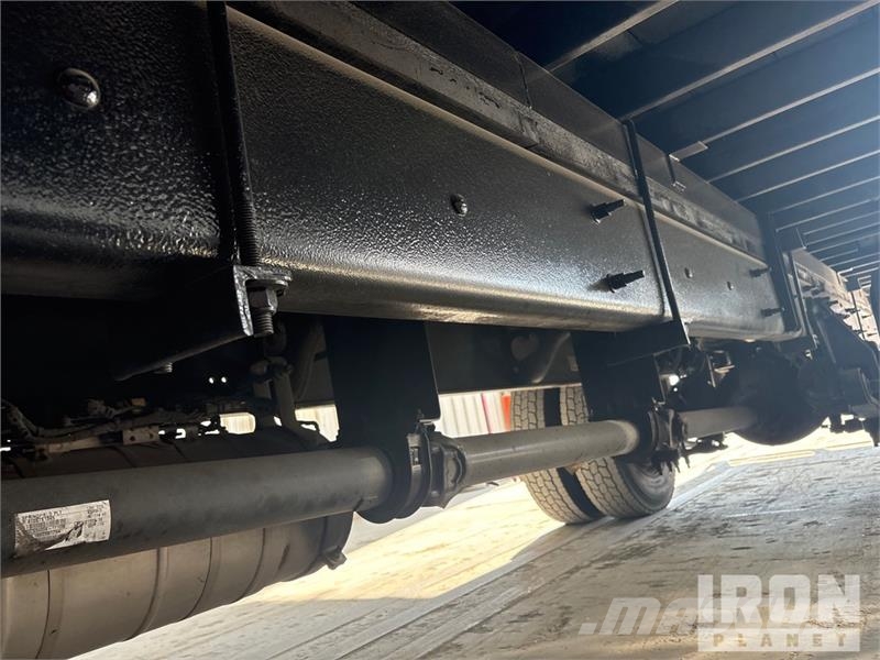 International 4300 SBA شاحنات ذات هيكل صندوقي