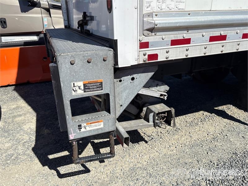 International 4300 SBA ボックスボディー、ウイング、箱車