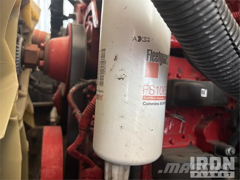 International 4300 SBA شاحنات ذات هيكل صندوقي