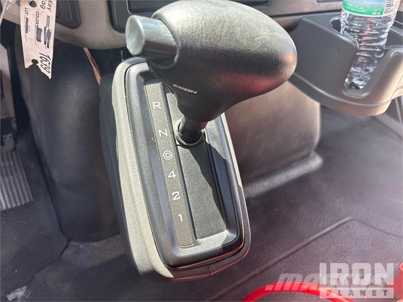 International 4300 SBA Camiones con caja de remolque