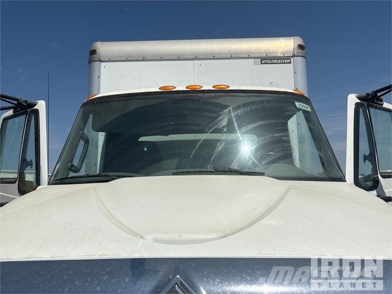 International 4300 SBA Camiones con caja de remolque