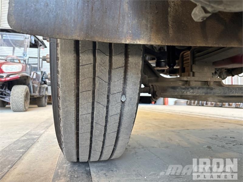 International 4300 SBA Šleperi za vozila