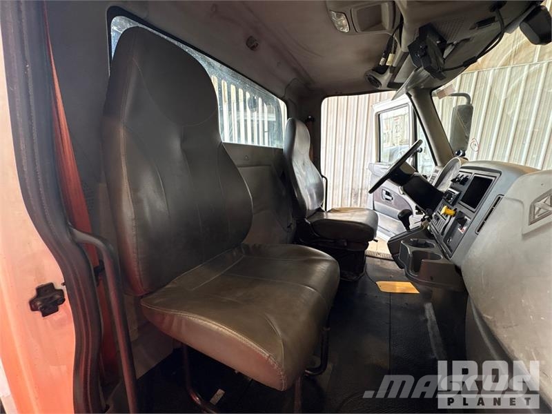 International 4300 SBA Šleperi za vozila