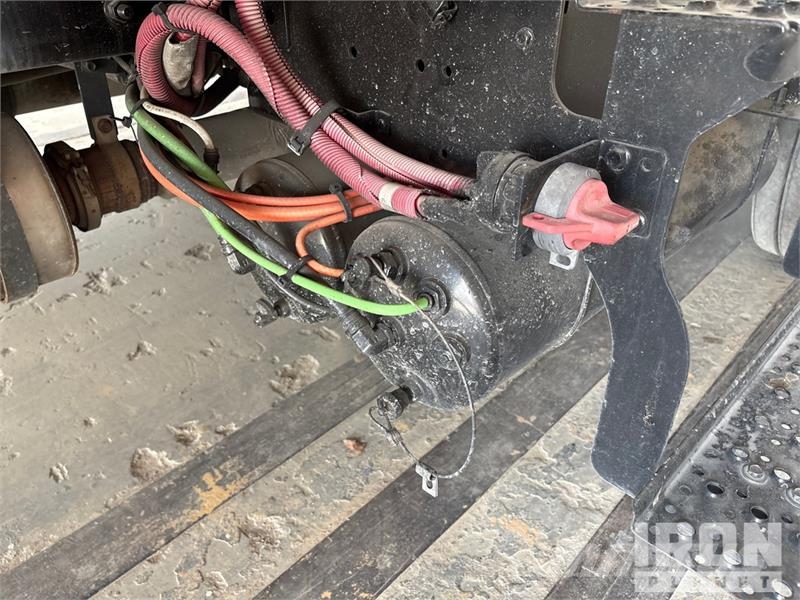 International 4300 SBA شاحنات ذات هيكل صندوقي