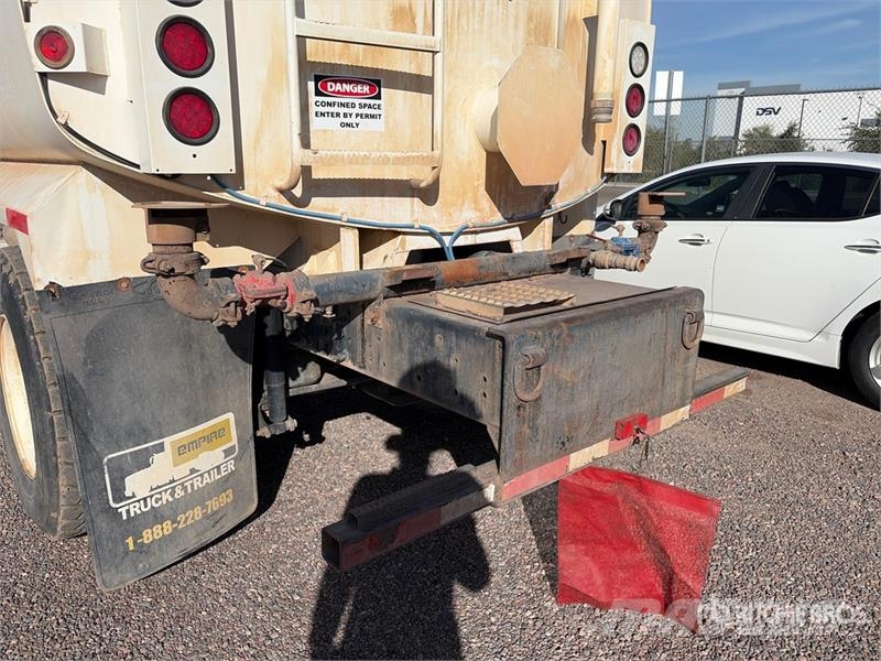 International 4300 SBA Wassertanker