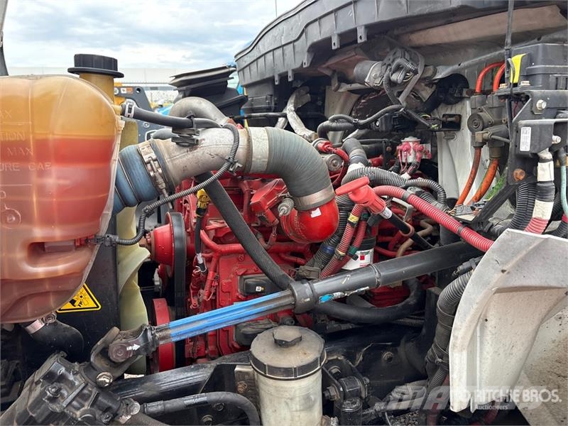 International 4300 SBA Sunkvežimiai su dengtu kėbulu