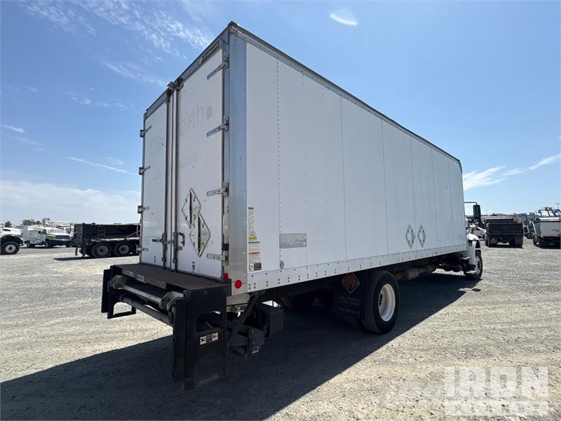 International 4300 SBA Camiones con caja de remolque