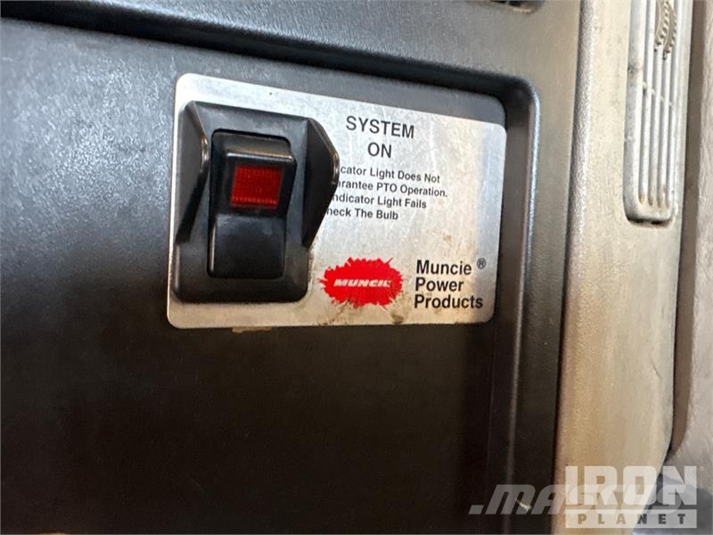 International 4300 SBA Šleperi za vozila