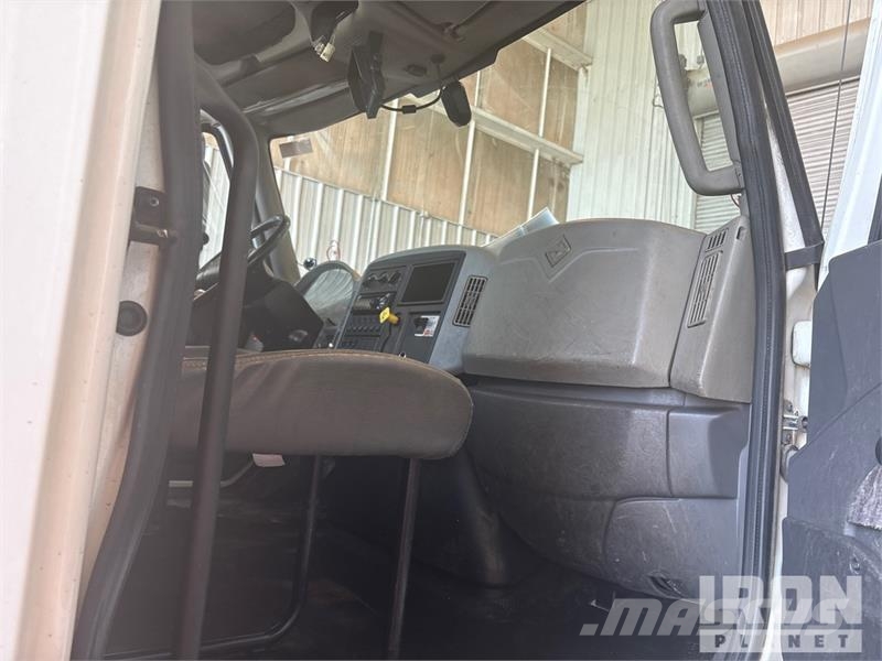 International 4300 SBA Šleperi za vozila