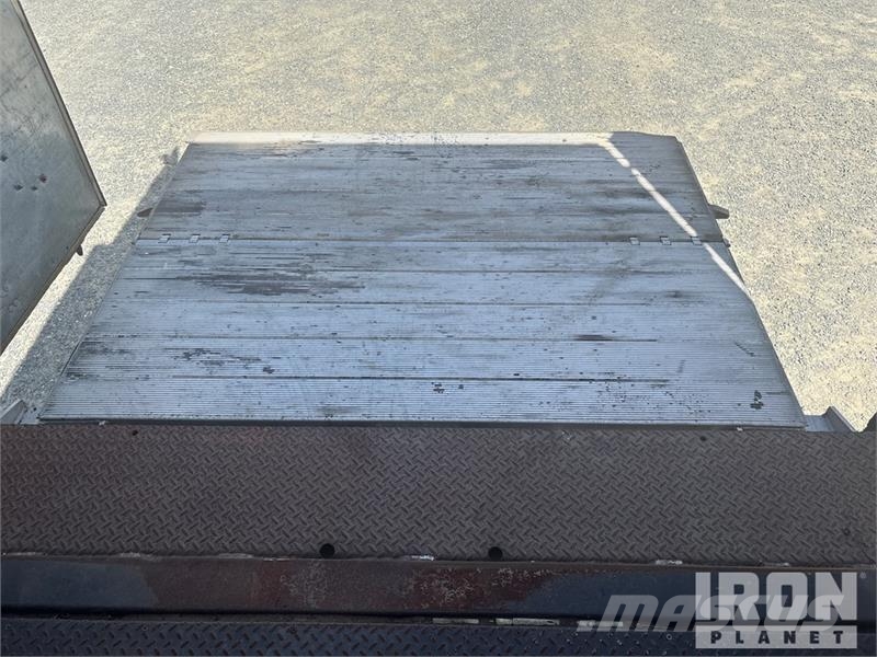 International 4300 SBA Camiones con caja de remolque