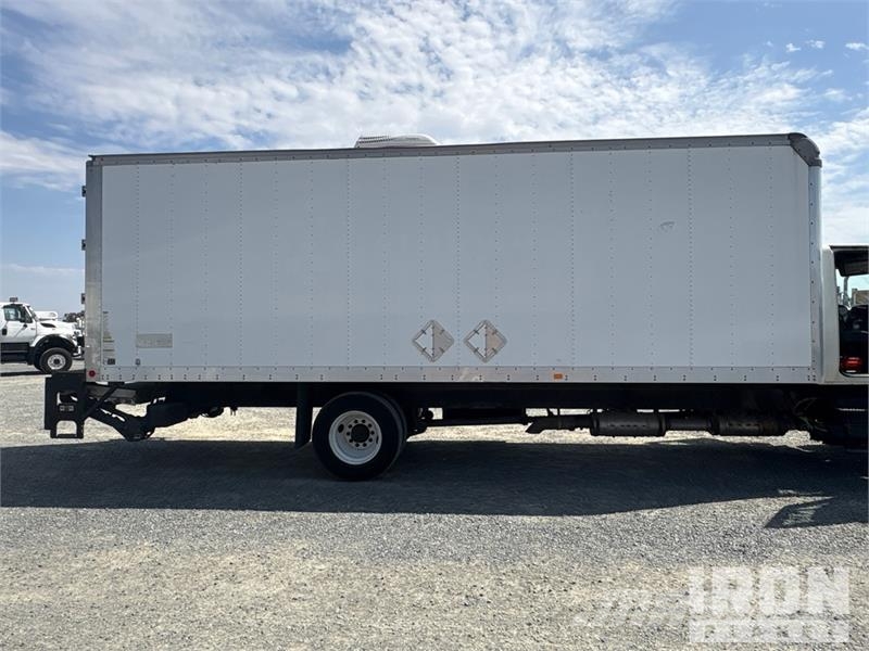 International 4300 SBA Camiones con caja de remolque
