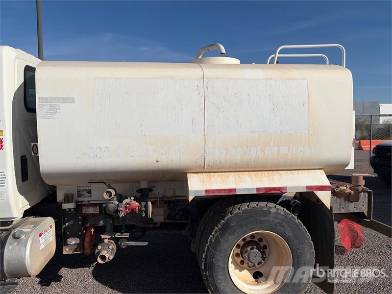 International 4300 SBA Wassertanker