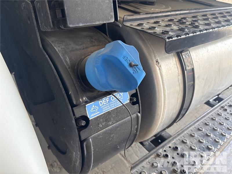 International 4300 SBA شاحنات ذات هيكل صندوقي