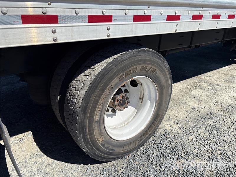 International 4300 SBA ボックスボディー、ウイング、箱車