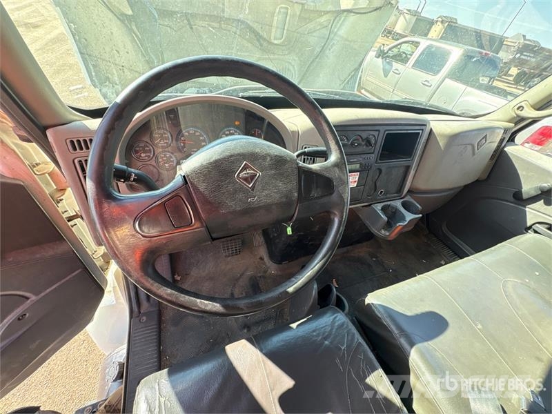 International 4300 SBA Sunkvežimiai su dengtu kėbulu