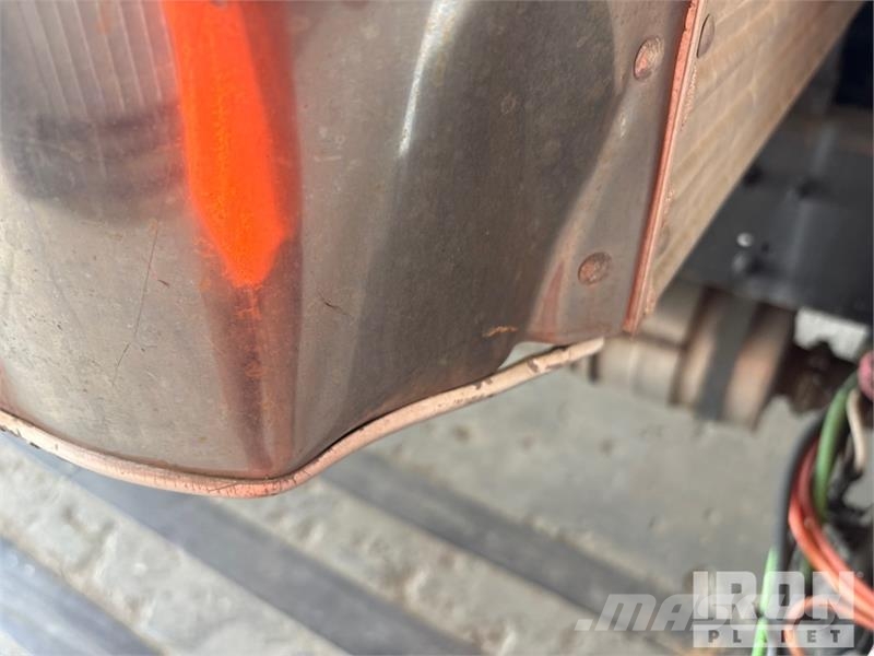 International 4300 SBA شاحنات ذات هيكل صندوقي