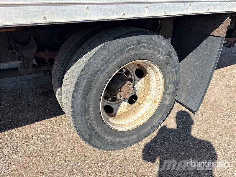 International 4300 SBA Sunkvežimiai su dengtu kėbulu