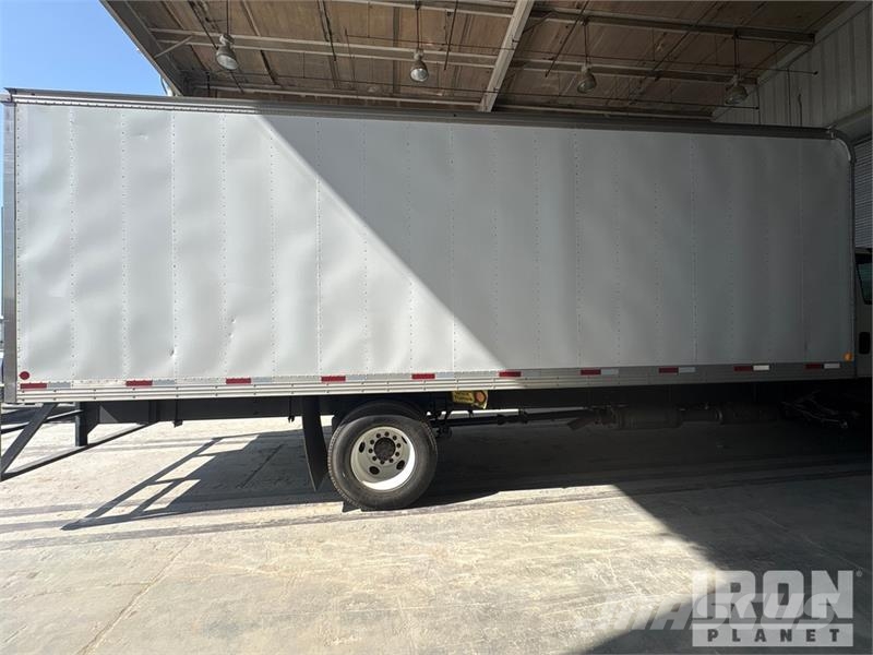 International 4300 SBA شاحنات ذات هيكل صندوقي