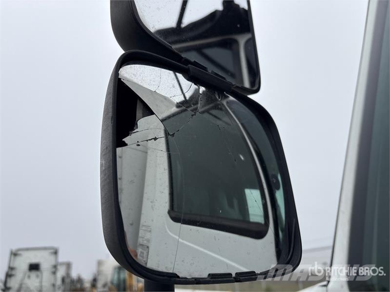 International 4300 SBA Skriňová nadstavba