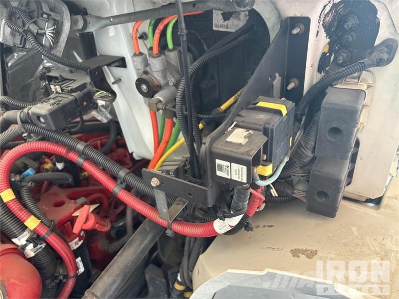 International 4300 SBA شاحنات ذات هيكل صندوقي