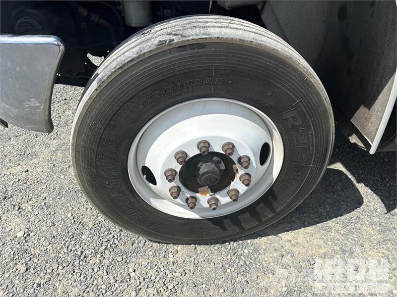 International 4300 SBA Camiones con caja de remolque