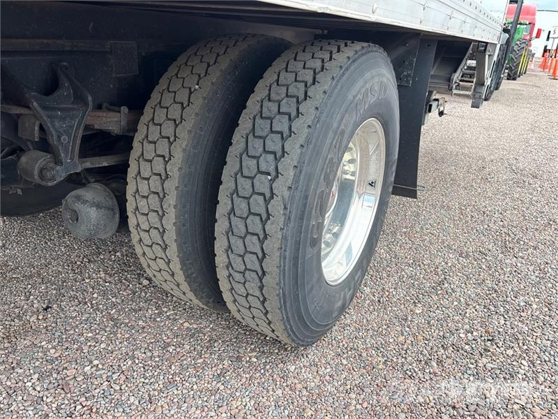 International 4300 SBA Sunkvežimiai su dengtu kėbulu