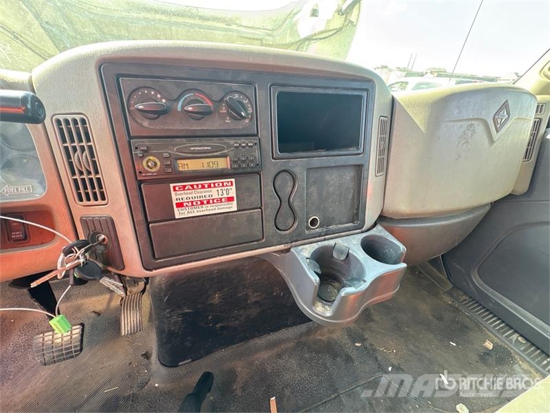 International 4300 SBA Sunkvežimiai su dengtu kėbulu