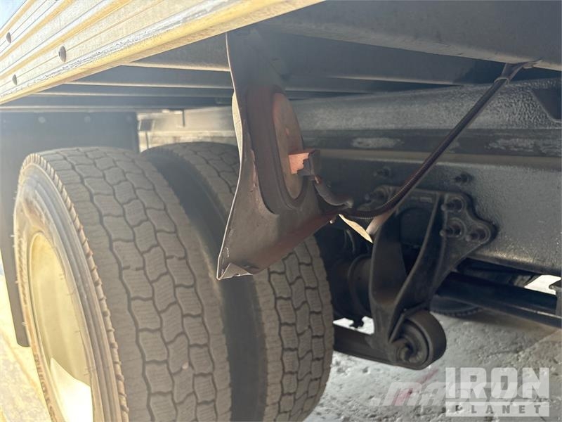 International 4300 SBA شاحنات ذات هيكل صندوقي