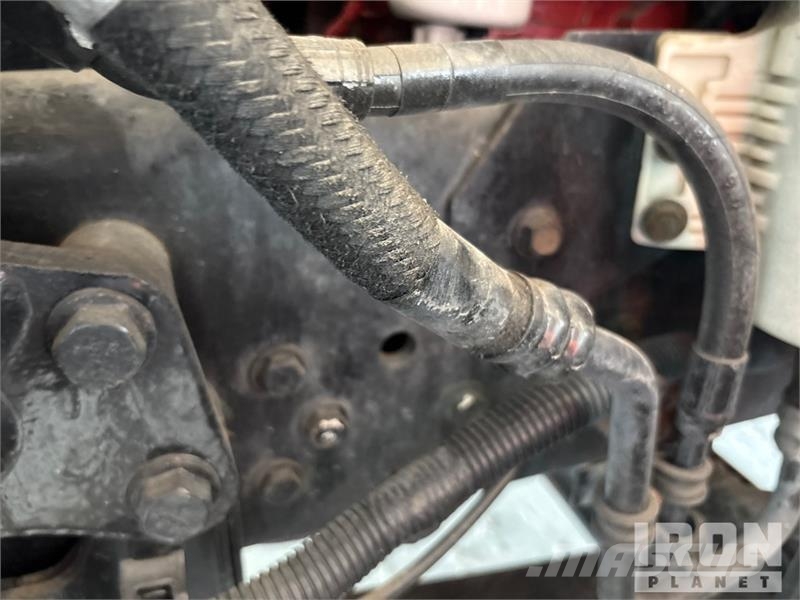 International 4300 SBA شاحنات ذات هيكل صندوقي